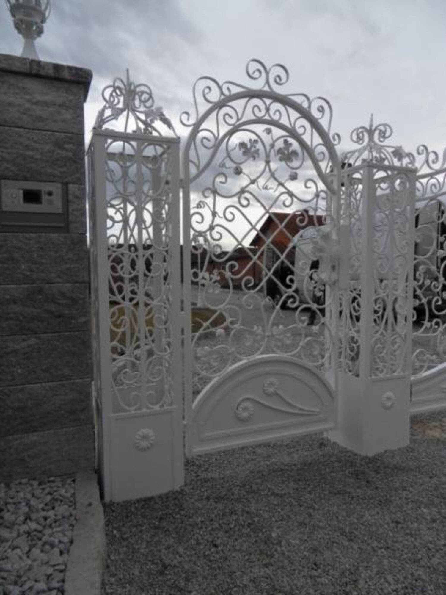 Custom-made gate, garden gates, entrance gates, wrought iron - request pricing. Custom-made gate, garden gates, entrance gates, wrought iron - request pricing.