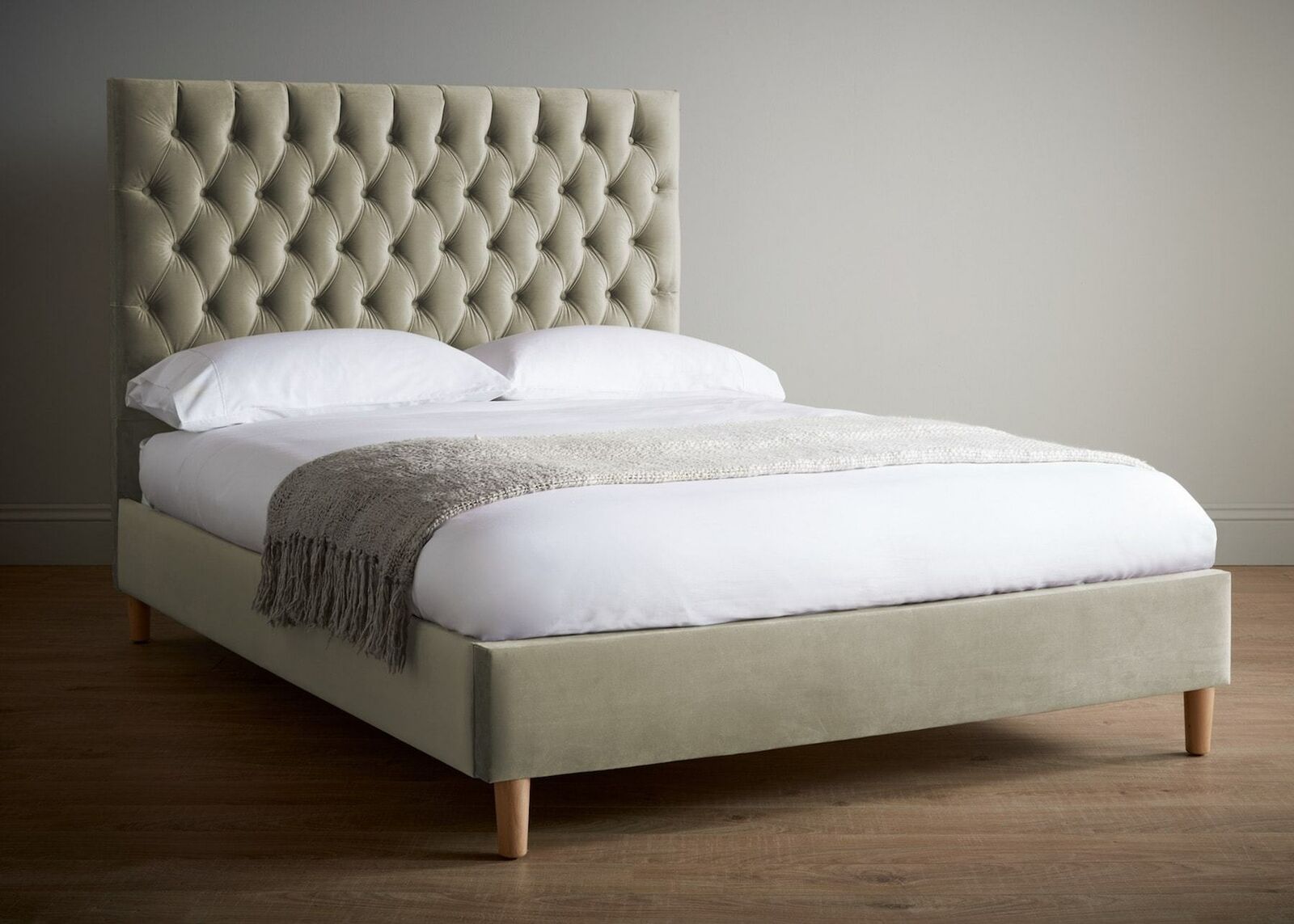 Chesterfield design massive marriage double bed in modern style made of real wooden frame 140/160/180/200x200cm sizes