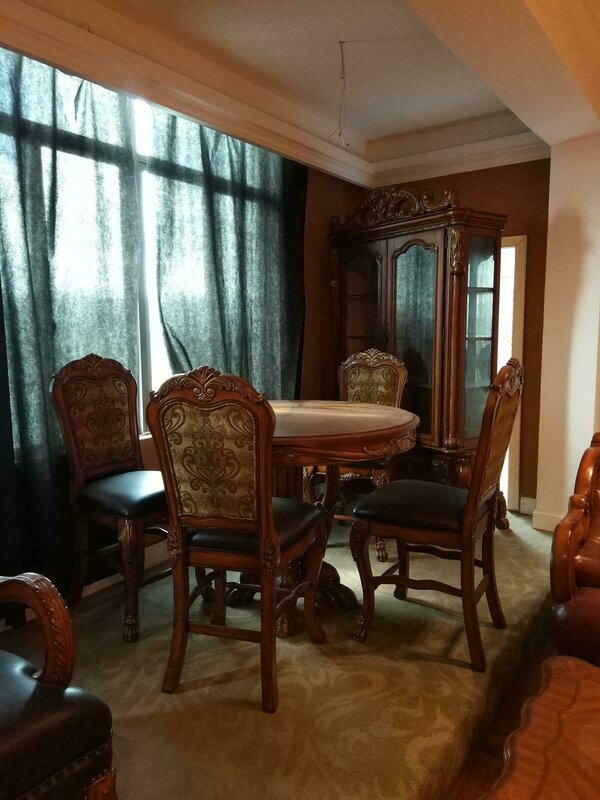 Baroque style made of real wooden living/dining/restaurant set of 4x-chairs & round table