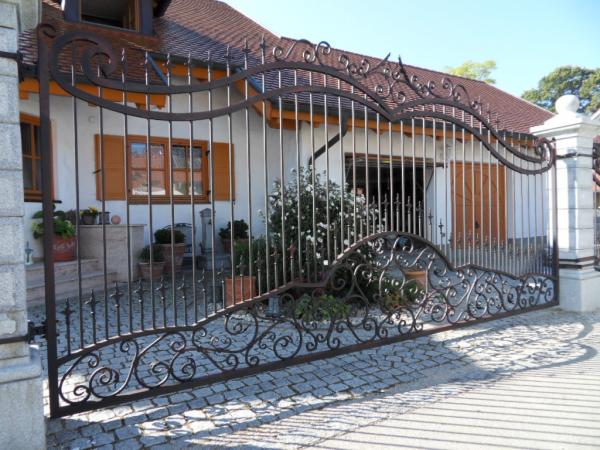 Exterior garden property railing fence classic wrought iron fence model 406