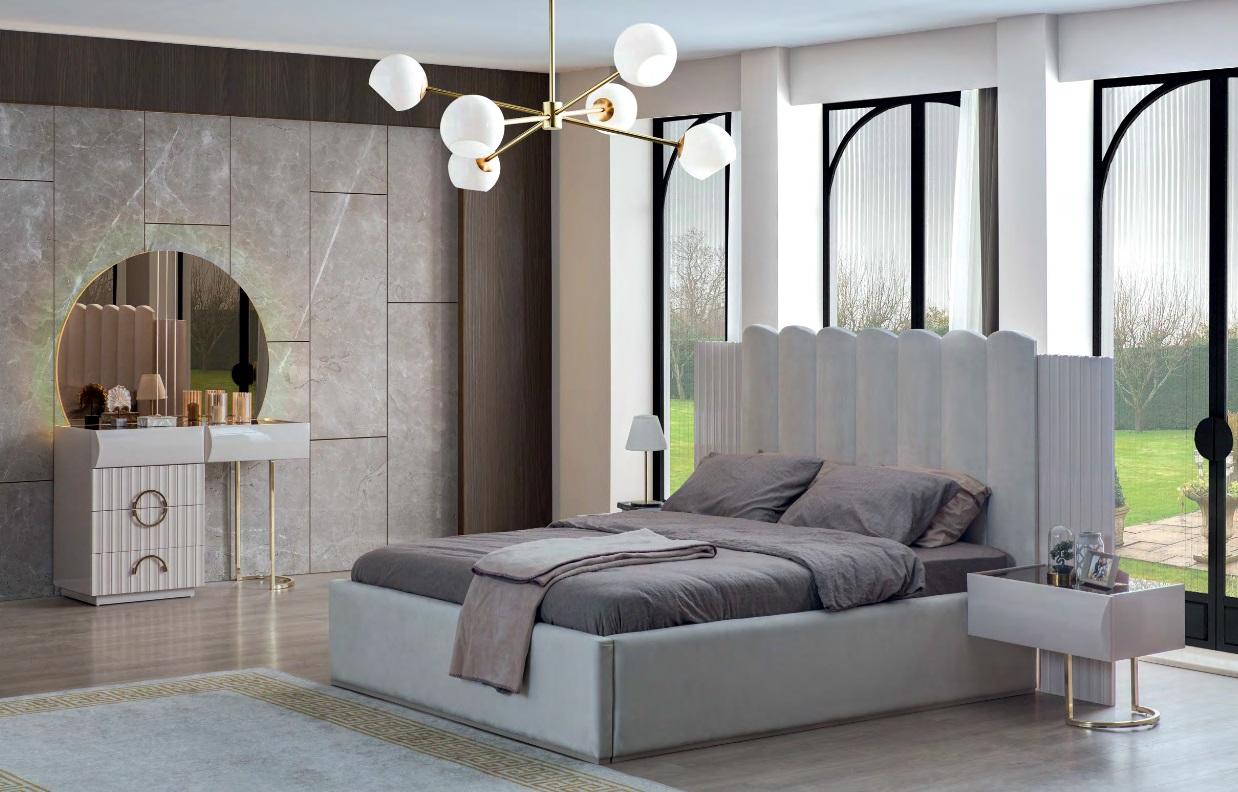 Complete bedroom set bed, dressing table, wood bedside tables, 4 pieces.