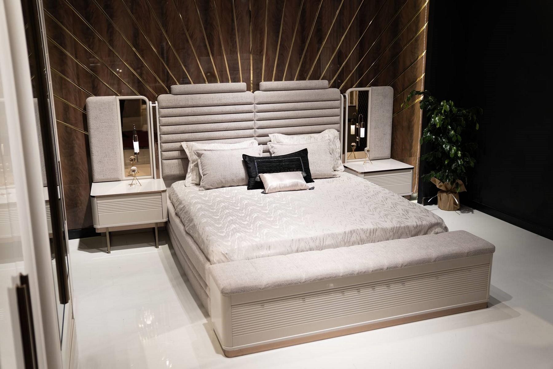 Beige Bedroom Set made of Wood with Bed, Nightstands, and Bench
