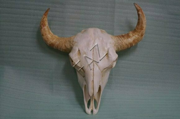 Decorative sculpture designed as cow skull with horns 63x62x18 cm