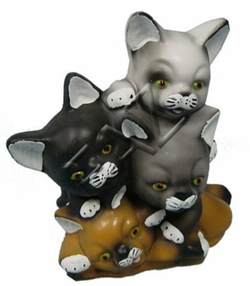 Decorative sculpture designed as 4-kitty playing figure 17cm height