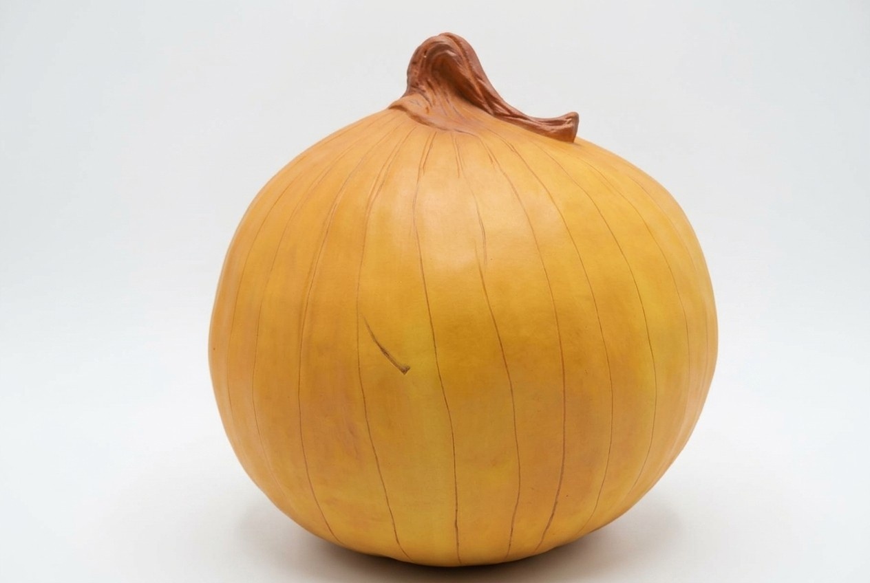 Original colored decorative garden sculpture designed as an onion 50x45cm c414