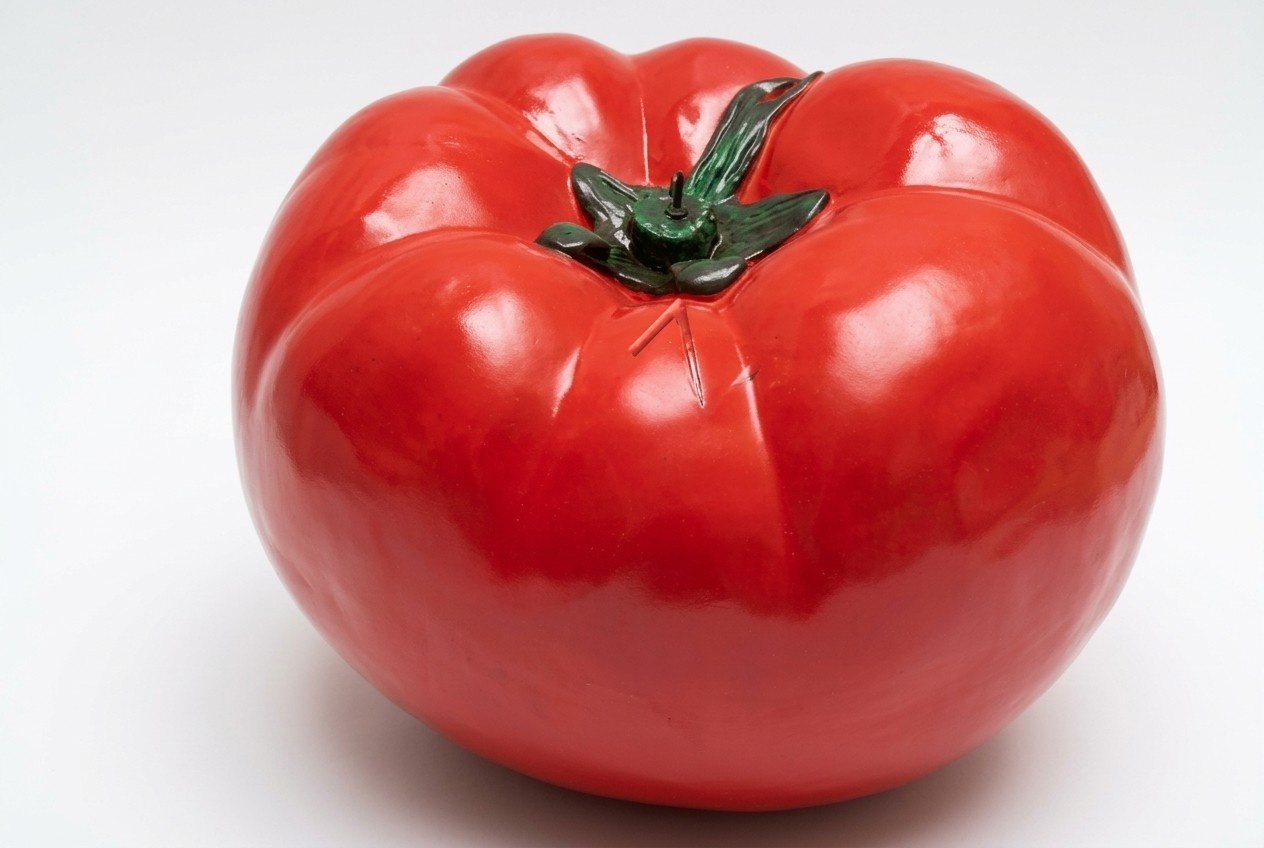 Red gloss an original colored decorative sculpture designed as a tomato 45x60cm b412