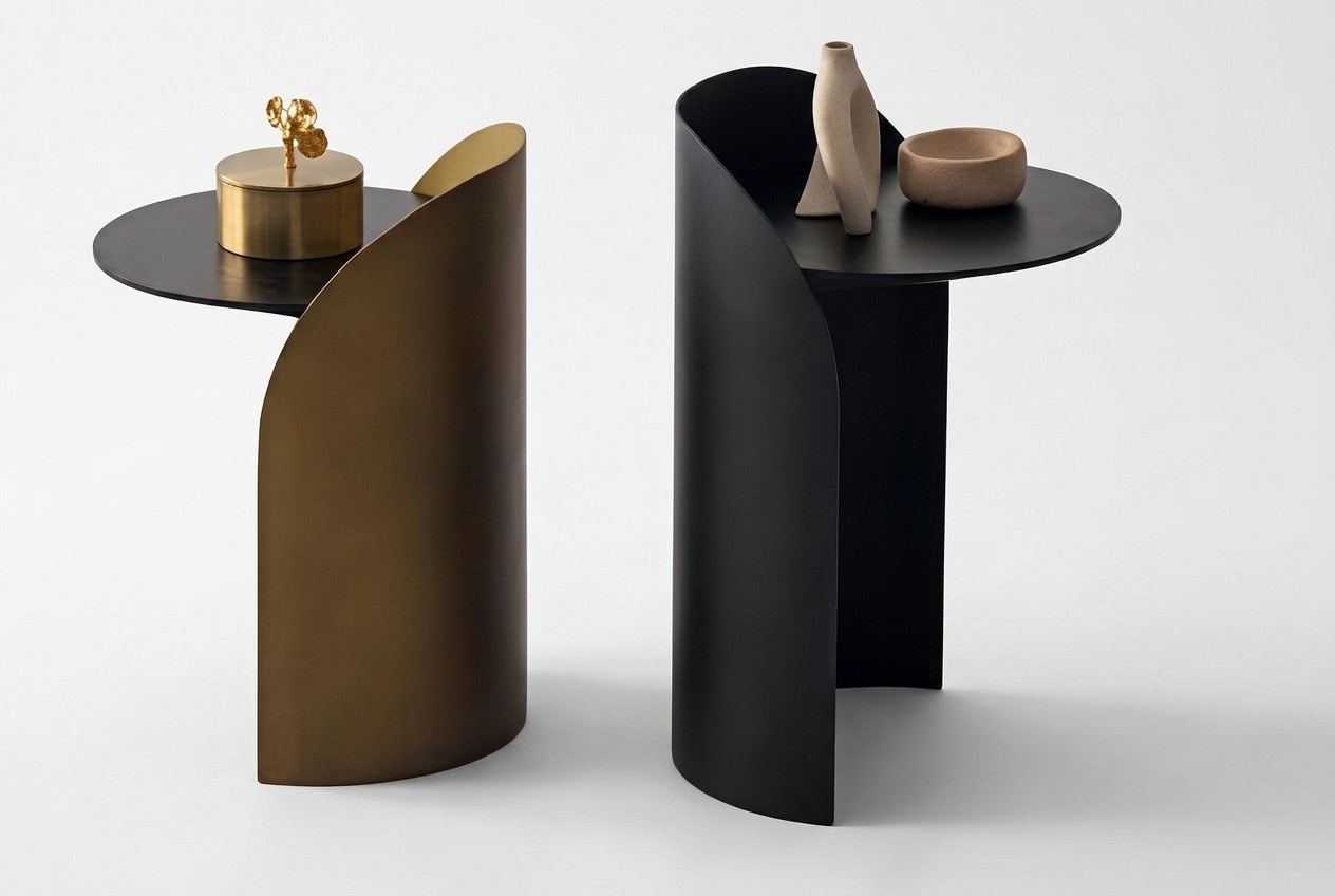 Side tables in a set – modern design and tasteful sofa couch table.