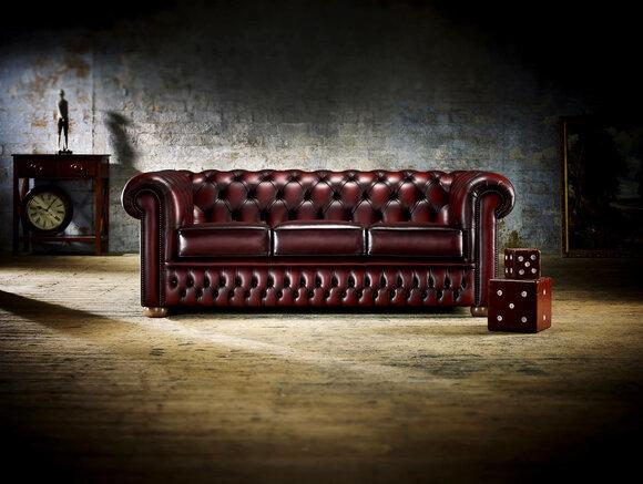 Classic Chesterfield Sofa 3-Seater Red Brown Faux Leather Shiny Upholstery Comfortable Couch
