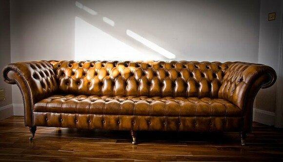 Chesterfield Sofa 4-Seater Brown Faux Leather Antique Style Couch Luxurious Design New
