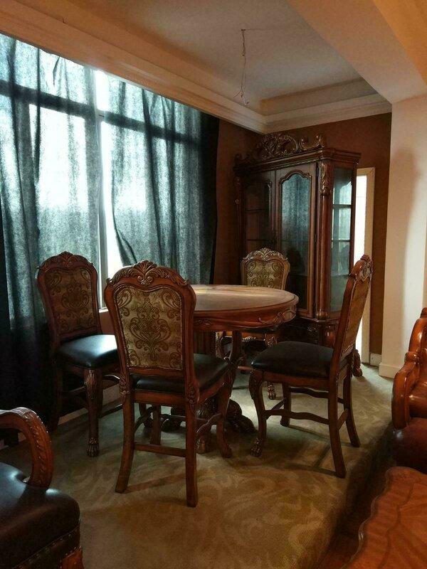 Baroque style made of real wooden living/dining/restaurant set of 4x-chairs & round table