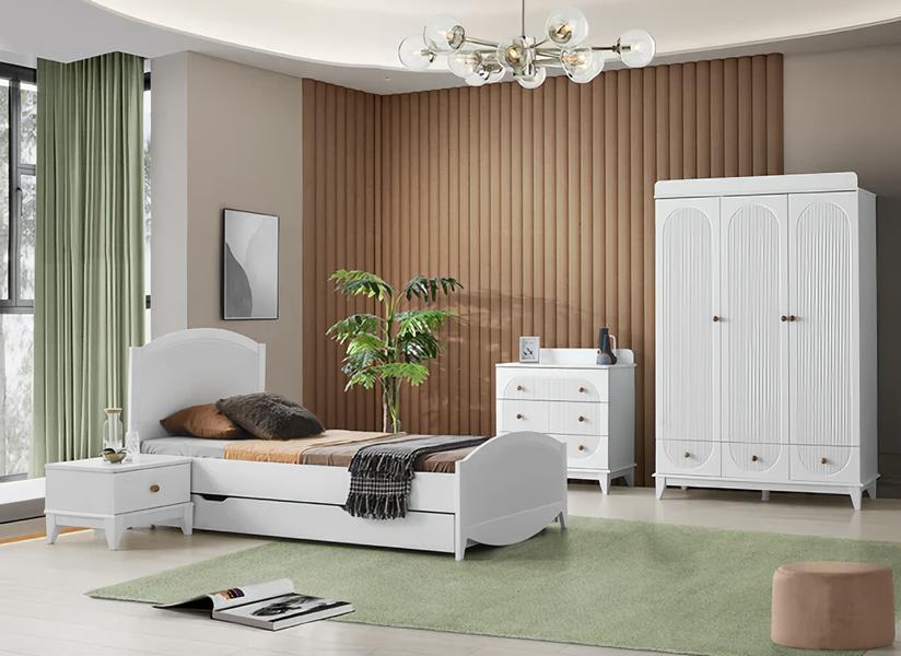 Complete children\'s bedroom set with wardrobe, chest of drawers, bed, 4 pieces. New