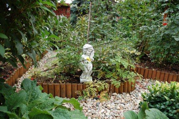 Garden decorative little angel figure statue made of weather-resistant cement 36cm height 399