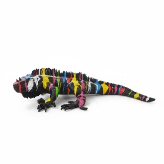 Decorative sculpture designed as a full black colored iguana in colorful patterns 24x90cm