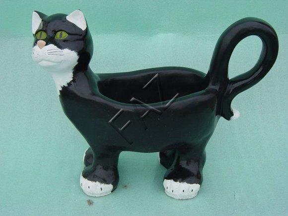 Decorative flower pot sculpture designed as motley black white cat 37cm height C447