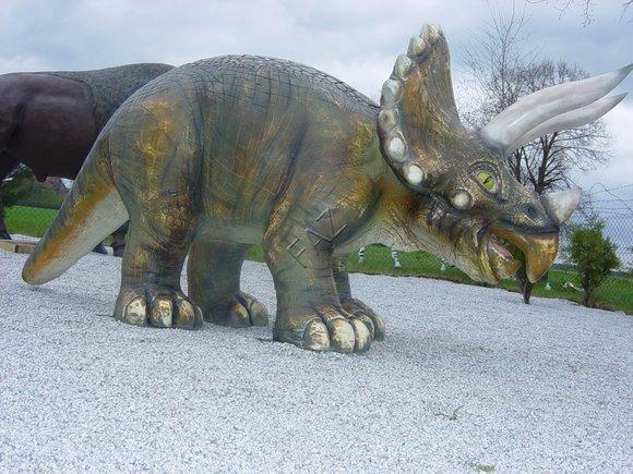 Decorative sculpture of massive dinosaur figure triceratops 250cm length Dino 5