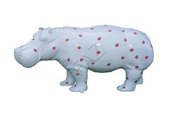 Full white decorative hippopotamus sculpture with pomade kisses 171cm length c720r 1