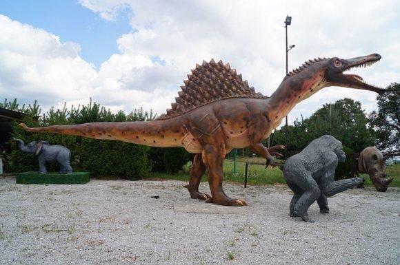 Designer Spinosaurus figure decorative sculpture statue 850cm length