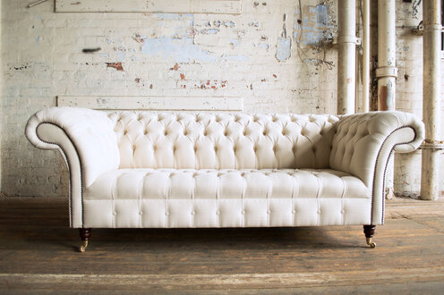 Chesterfield Sofa 3-Seater Classic Design White Beige Textile Comfortable Couch on Castors New