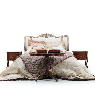 Classic bed Double bed Chesterfield luxury furniture Italian interior