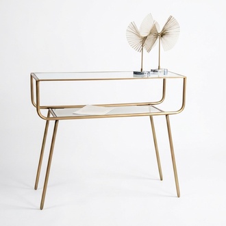 Console table with a clear form – functional and stylish at the same time.