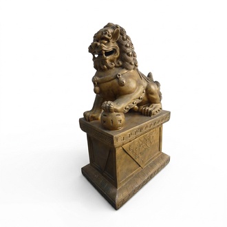 Decorative thai lion guardian statue figure on pedestal 70cm height B76