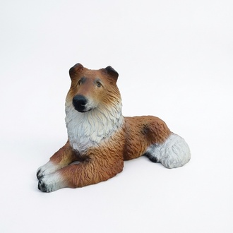 Motley white light brown colored decorative garden sculpture of a lying dog 25x40cm (A419)
