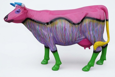 Pink painted decorative colorful cow figure sculpture 216cm length