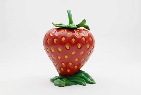 Massive garden sculpture designed as a natural colored strawberry 140cm
