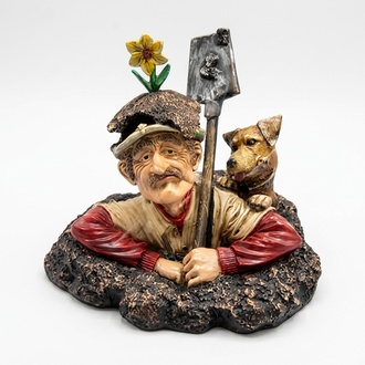 Decor figure designed as gardener inside of ground with a dog 41x48cm b269