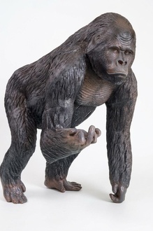 Decorative garden sculpture designed as a dark brown colored gorilla with a middle finger 35x23cm