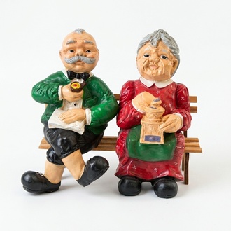 Two lovely adults decor figure resting on a wooden bench 67x71cm