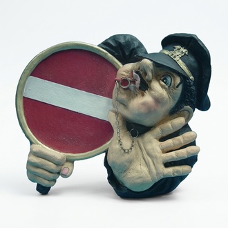 Policeman with no entry decorative wall plate figure 40x46cm B282
