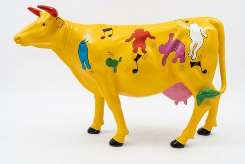 Decorative yellow painted melody cow figure sculpture 216cm length