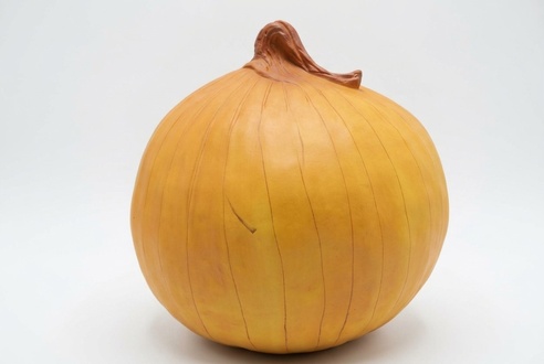 Original colored decorative garden sculpture designed as an onion 50x45cm c414