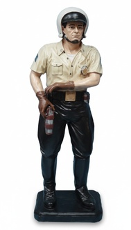 Decorative sculpture designed as US policeman figure 101cm