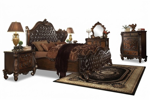Luxury classic style bedroom set of chesterfield design double bed & 2x-bedside tables