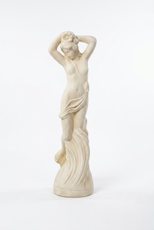 Decorative garden/outside semi-naked woman figure sculpture made of weather-resistant cement 84cm height