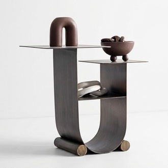 Side table with elegant design, stable & versatile in use.