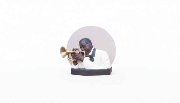 Classic style musician with a trump figure design acrylic table lamp, 31cm high